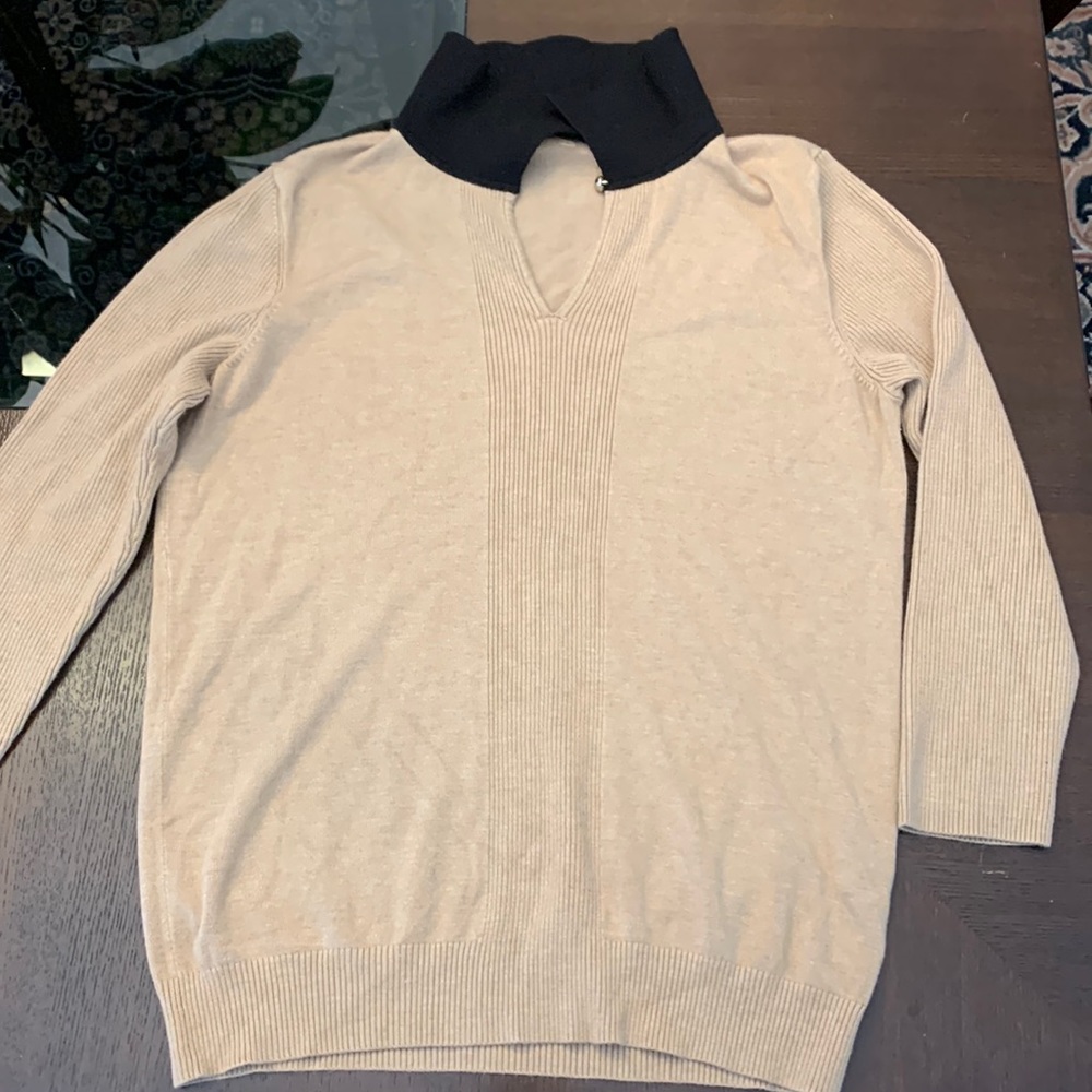 Karl Lagerfeld, M, beige, 3/4 sleeve sweater with rib detail and black collar.